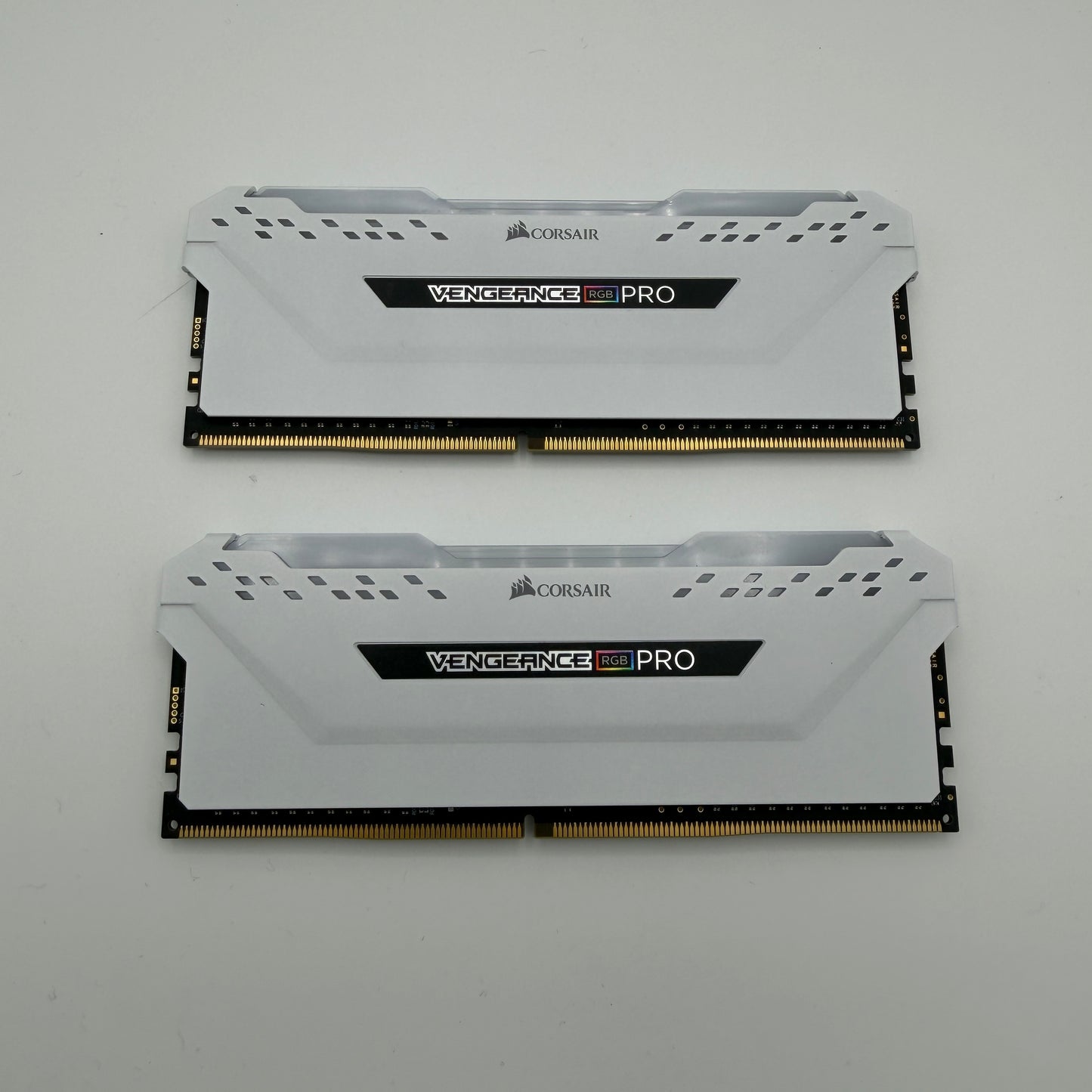Corsair Vengeance RGB PRO 16GB DDR4 Memory Kit White 3200MHz CL16