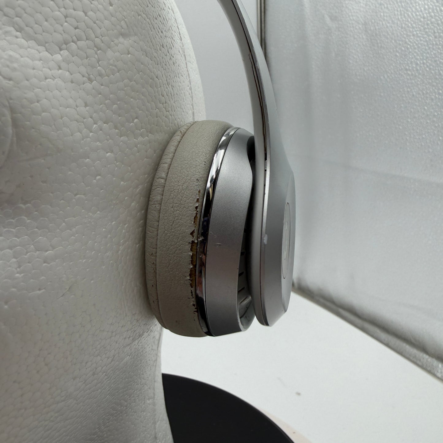 Beats Solo 3 Wireless Headphones Silver Needs New Ear Pads WORKS GREAT