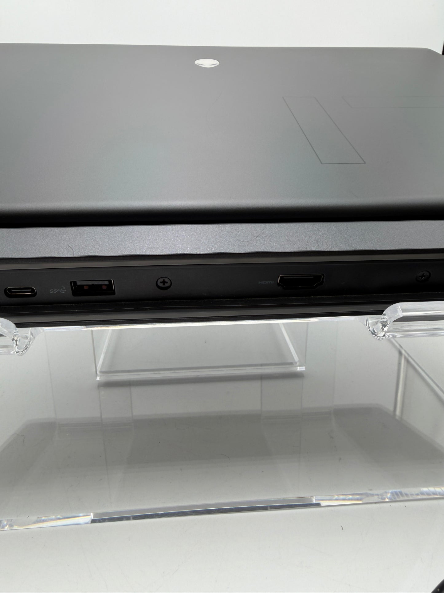 Alienware M17 R5 Gaming Laptop - 17-inch, AMD Ryzen 9, 32GB RAM, 2TB, RX 6850M XT READ