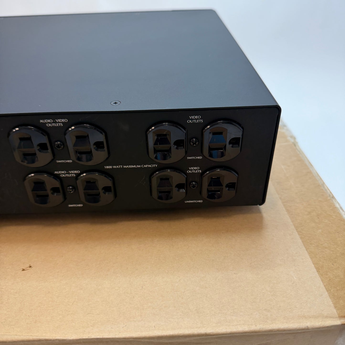 Furman Elite-15 DM i Linear Filtering AC Power Conditioner Black Used