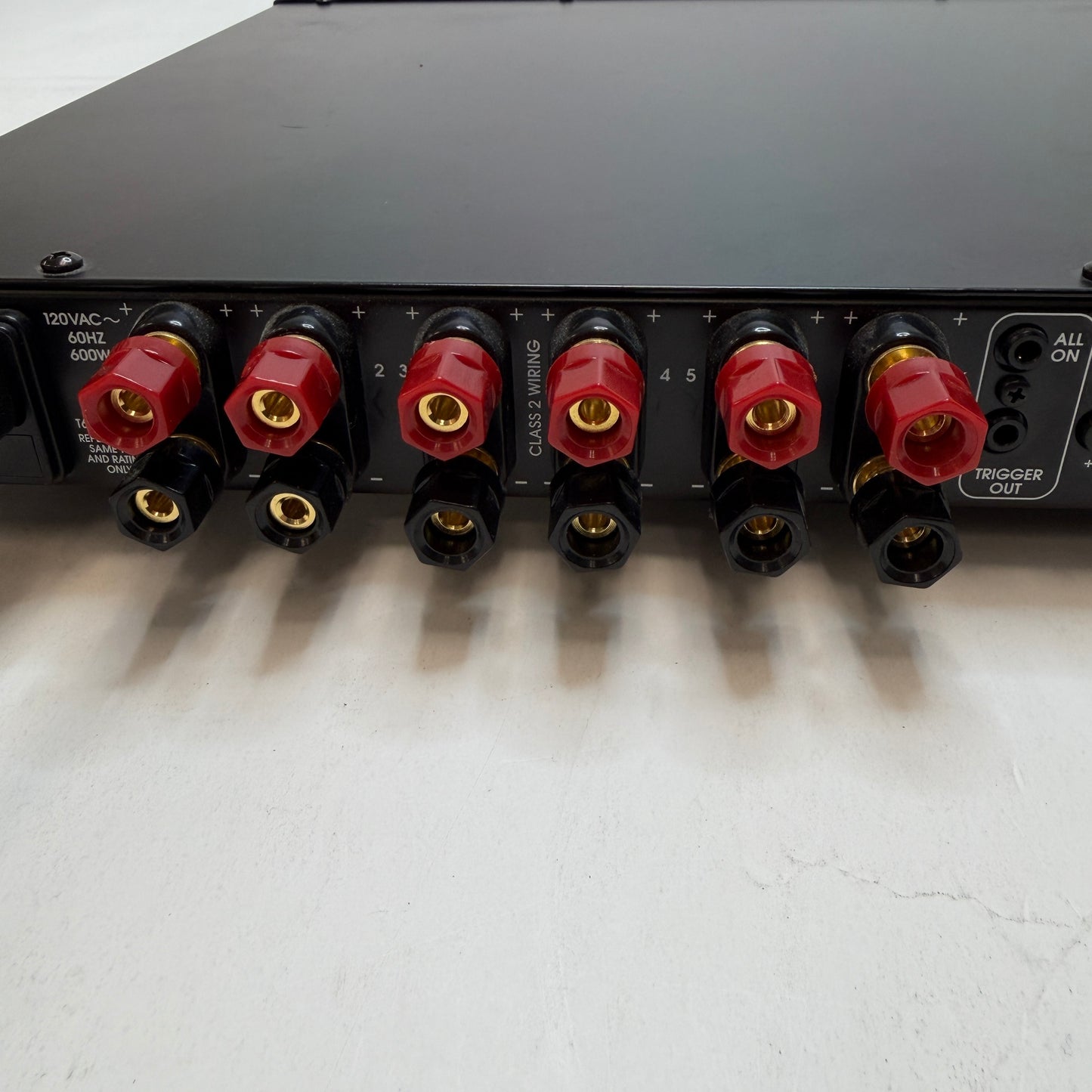 Elan D660/D661 6 Channel Digital Power Amplifier Black Used
