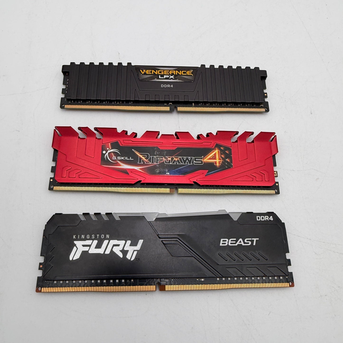 Lot of FOR PARTS OR REPAIR DDR4 RAM RIPJAWS KINGSTON VENGEANCE
