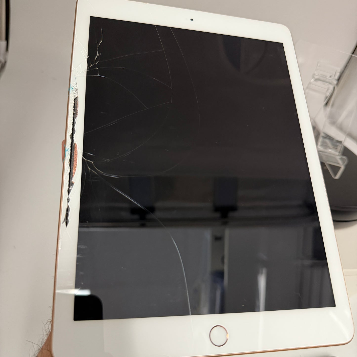 Apple iPad 6th Gen A1893 32GB WiFi Tablet Rose Gold READ