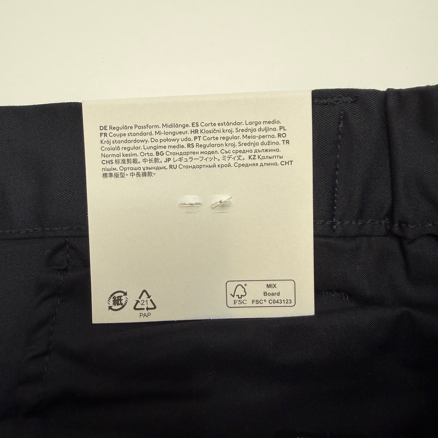 H&M Men's Black Chino, Shorts Large, Regular Fit, Mid Length, Flat Front