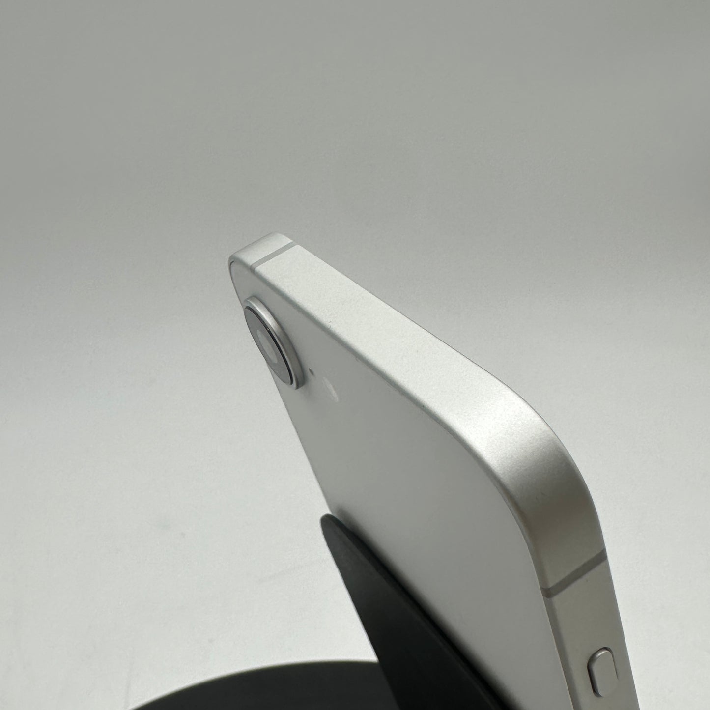 Apple iPhone 16e 128GB Unlocked