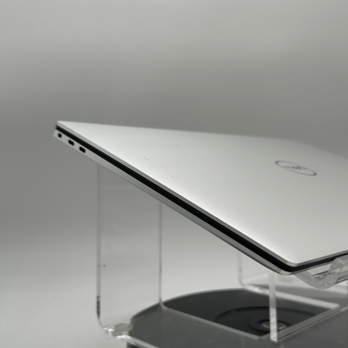 Dell XPS P91F Laptop 4050 i7-13700h 64GB 2TB