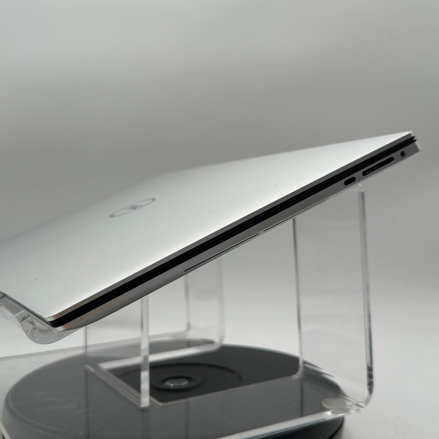 Dell XPS P91F Laptop 4050 i7-13700h 64GB 2TB