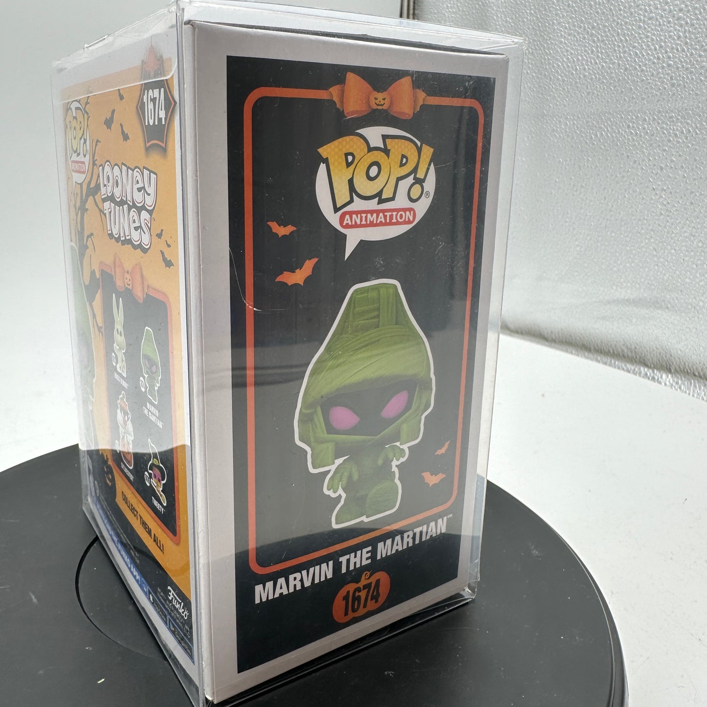 Funko Pop! Looney Tunes Marvin the Martian (Glow) Exclusive #1674 W/ Protector