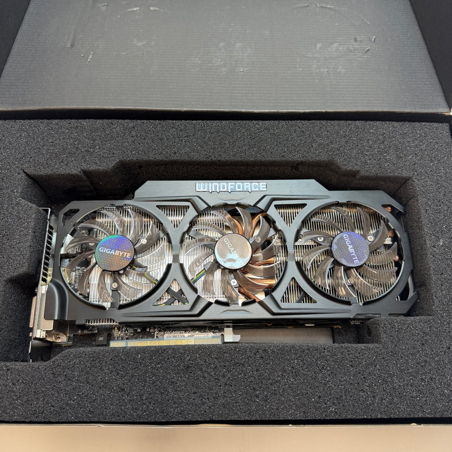 Gigabyte Radeon R9 290 Windforce Graphics Card Black Used With Box