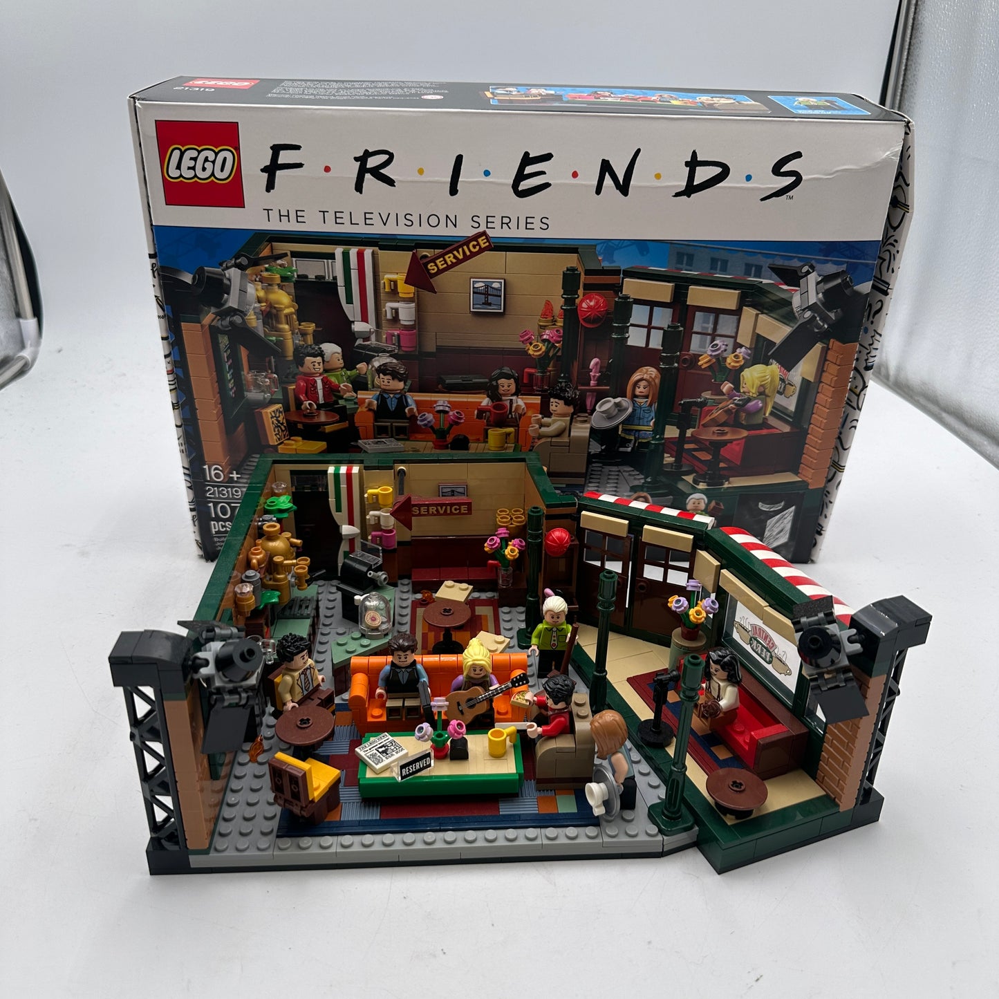 LEGO FRIENDS The Television Series 21319 Completed with Mini-Figs READ