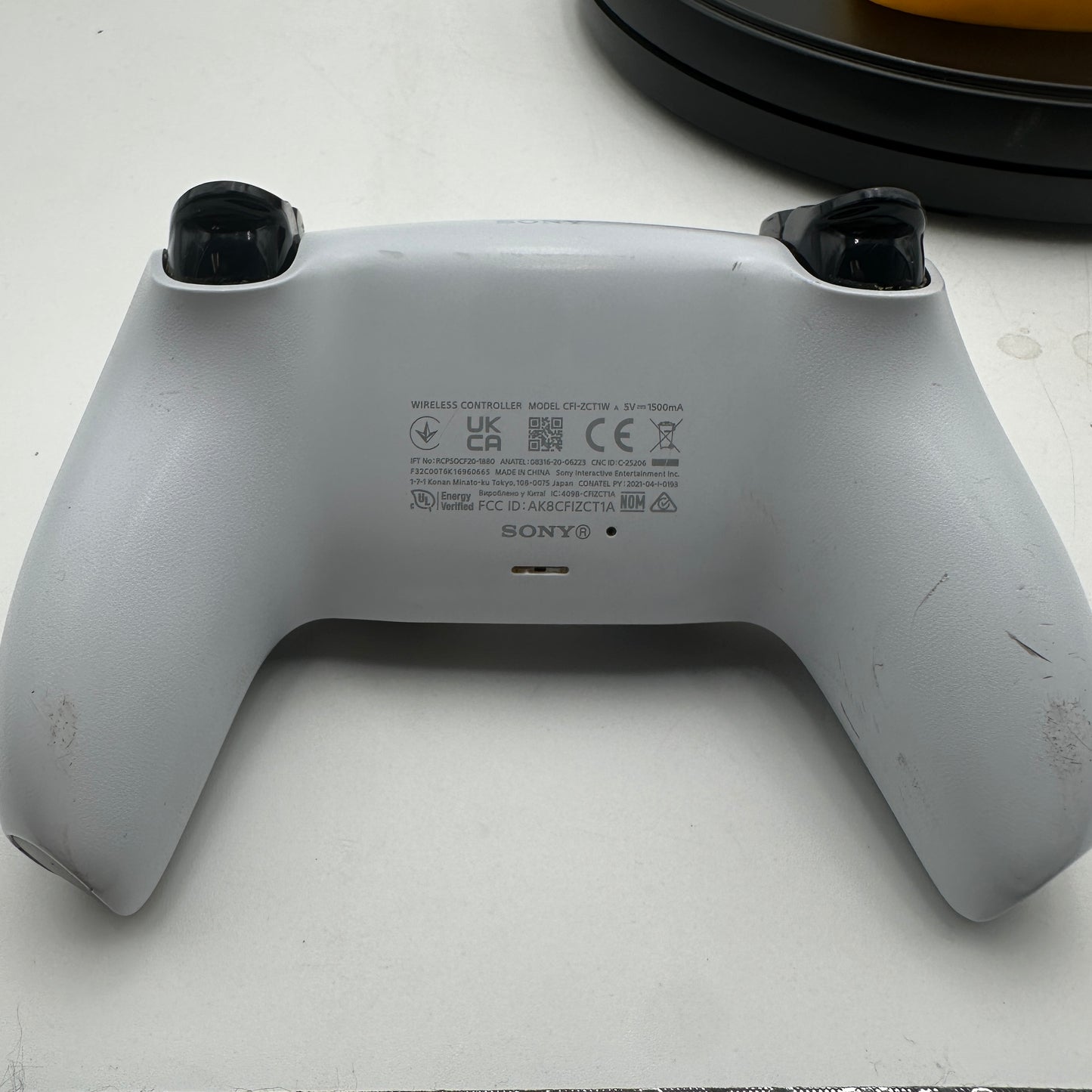 Sony PlayStation 4 CUH-1215A White 825GB One Controller READ