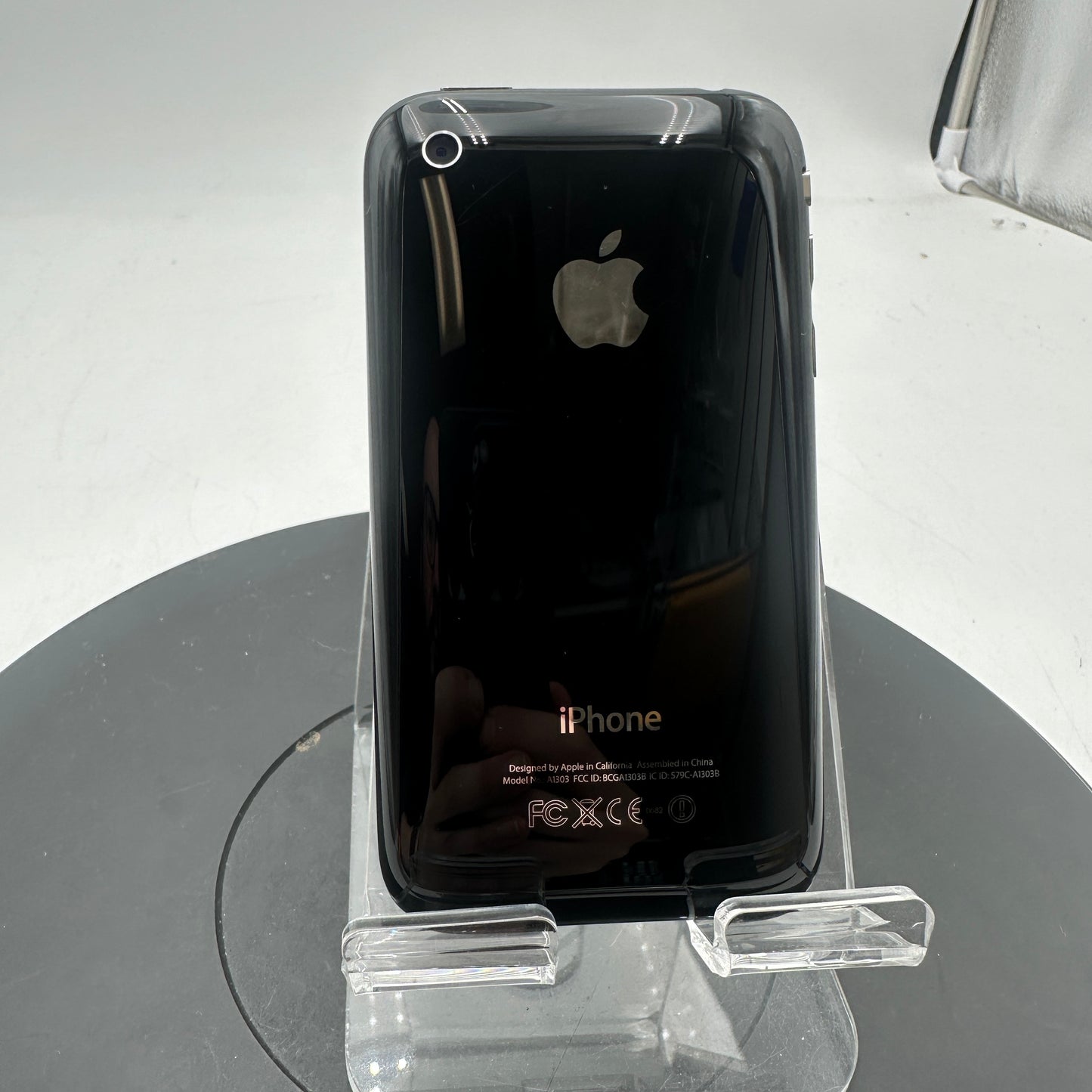 Lot of two Apple iPhone 3GS 8GB READ