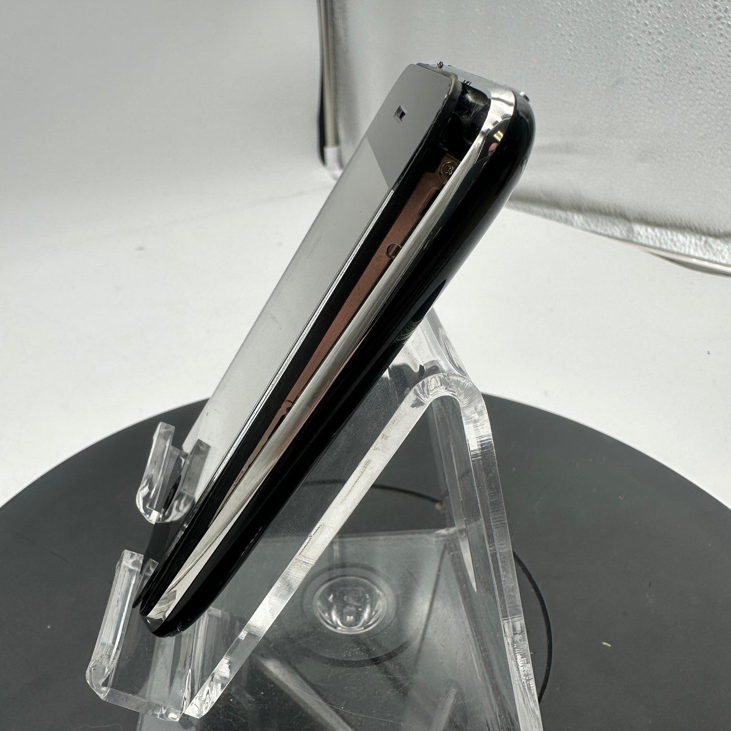 Lot of two Apple iPhone 3GS 8GB READ