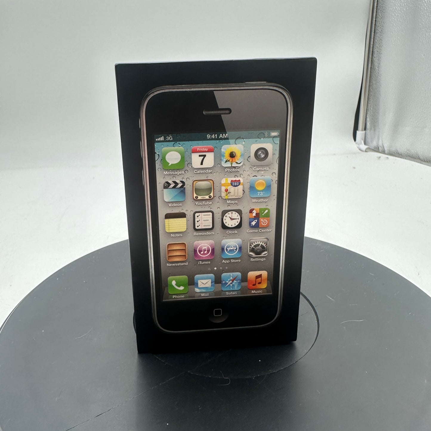 Lot of two Apple iPhone 3GS 8GB READ