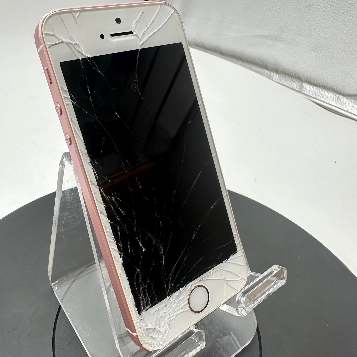 Apple iPhone SE 128GB READ