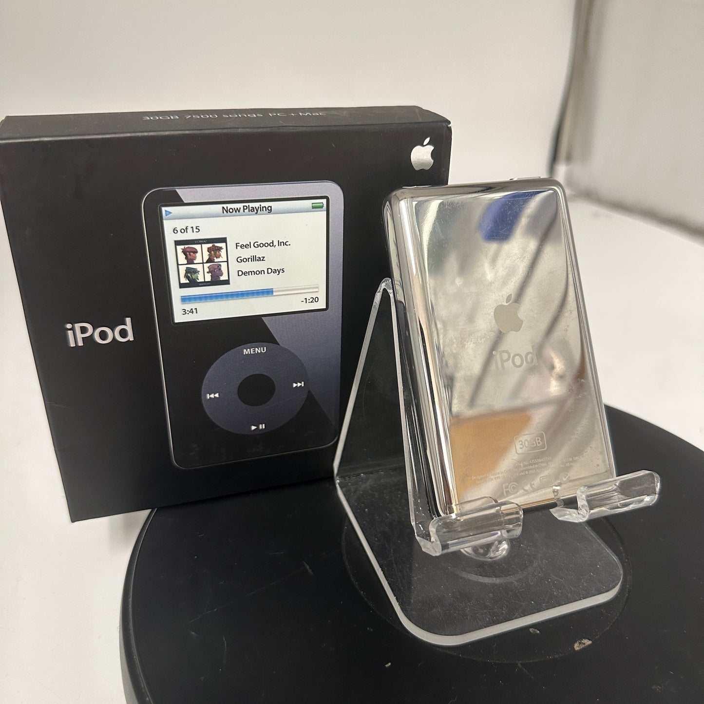 Apple iPod Classic 5th Gen A1136 30GB MP3 Player Black With Box