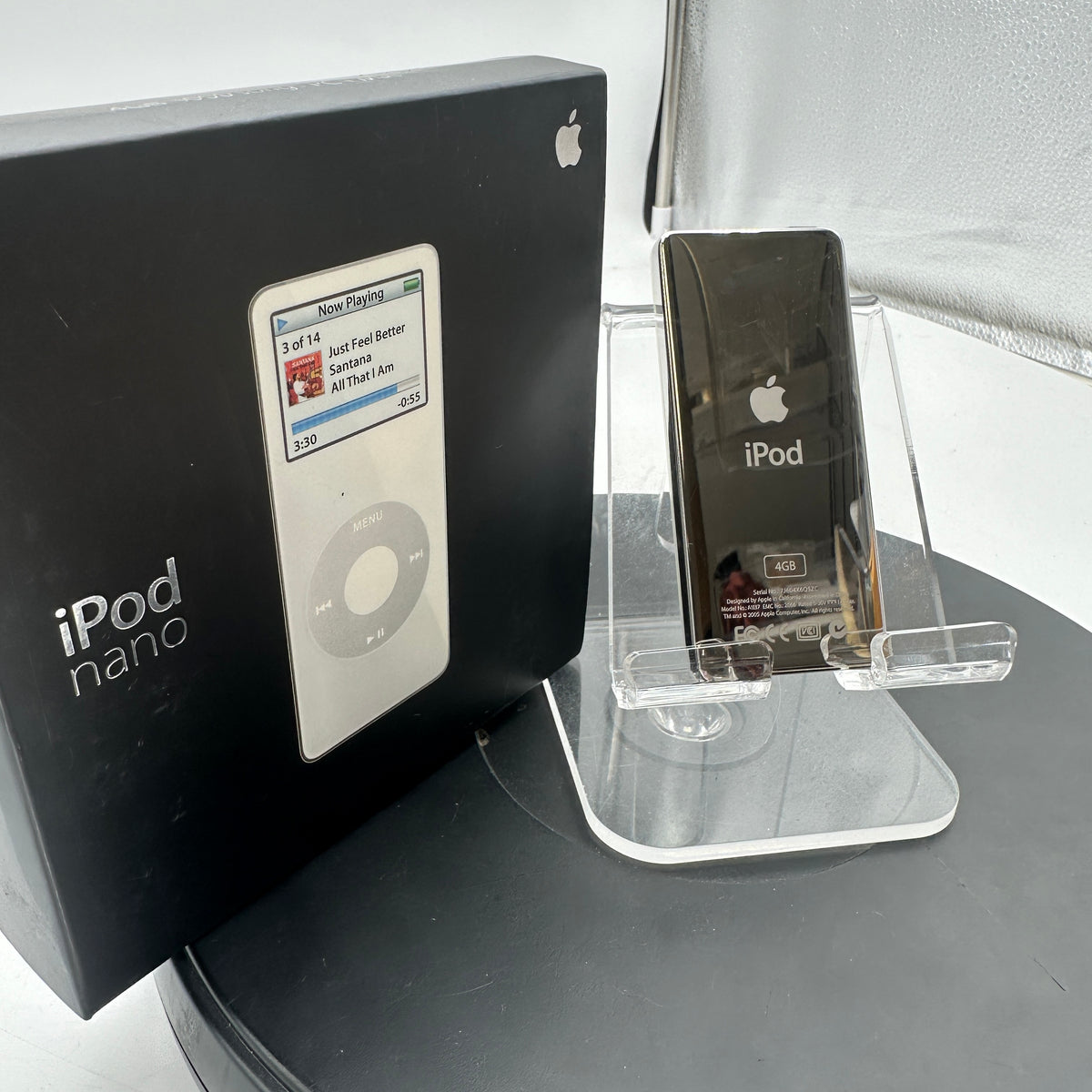 Apple iPod Nano 1st Gen A1137 (2005) 4GB MP3 Player