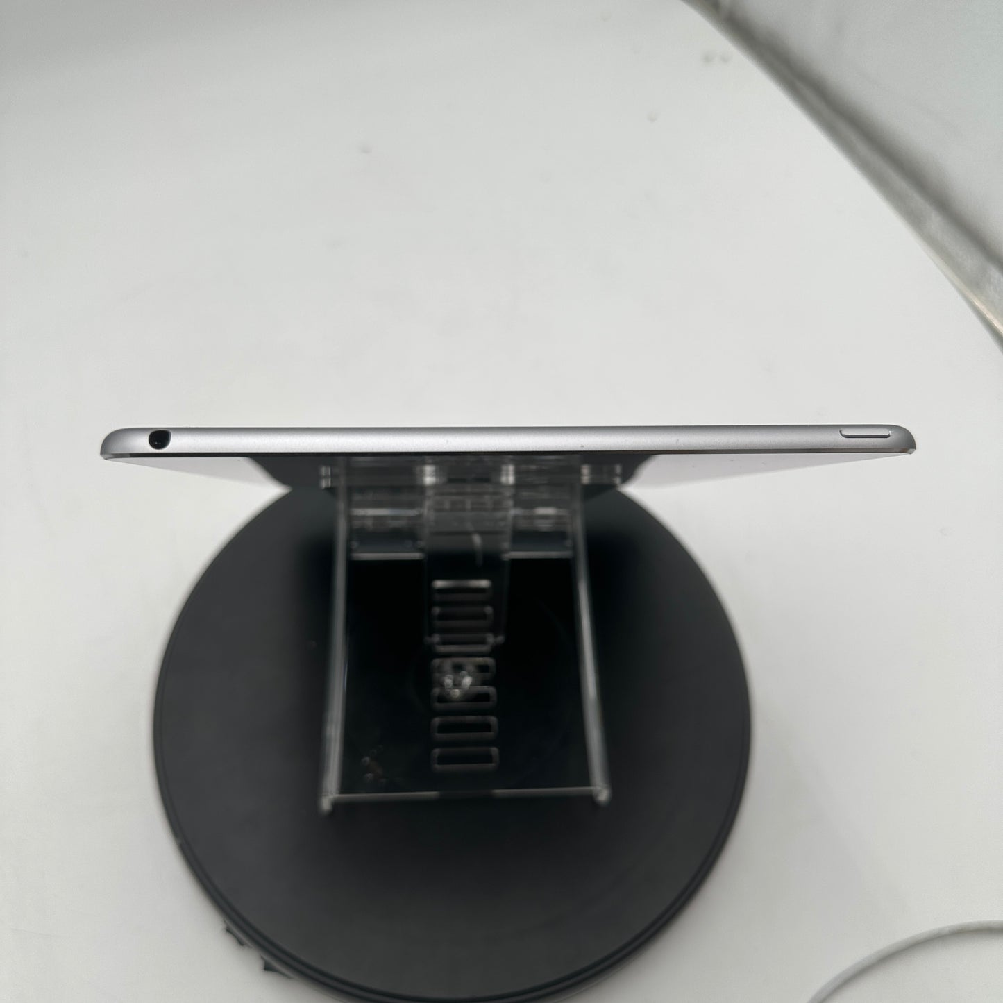 Apple iPad Air 2nd Gen A1566 (2014) 64GB Wi-Fi Only