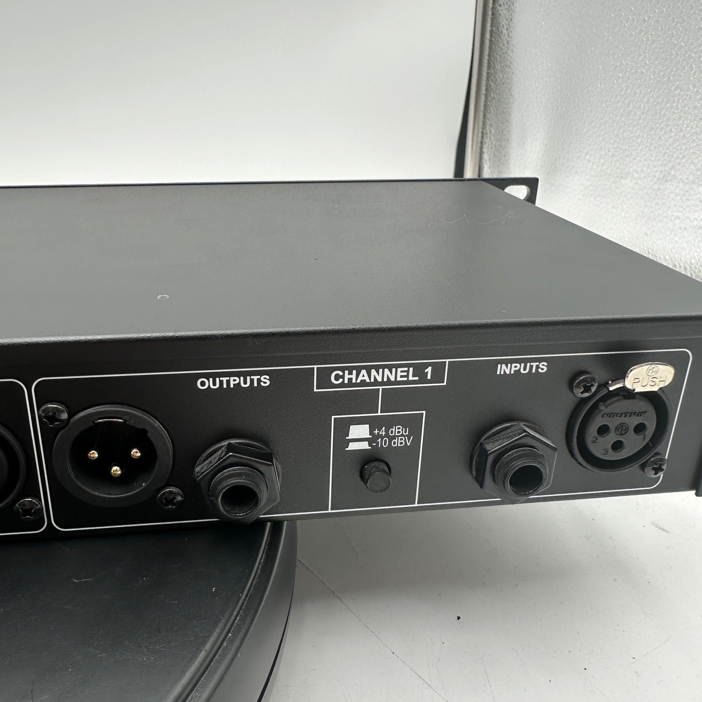 DBX DBX224V Advanced Feedback Suppression READ
