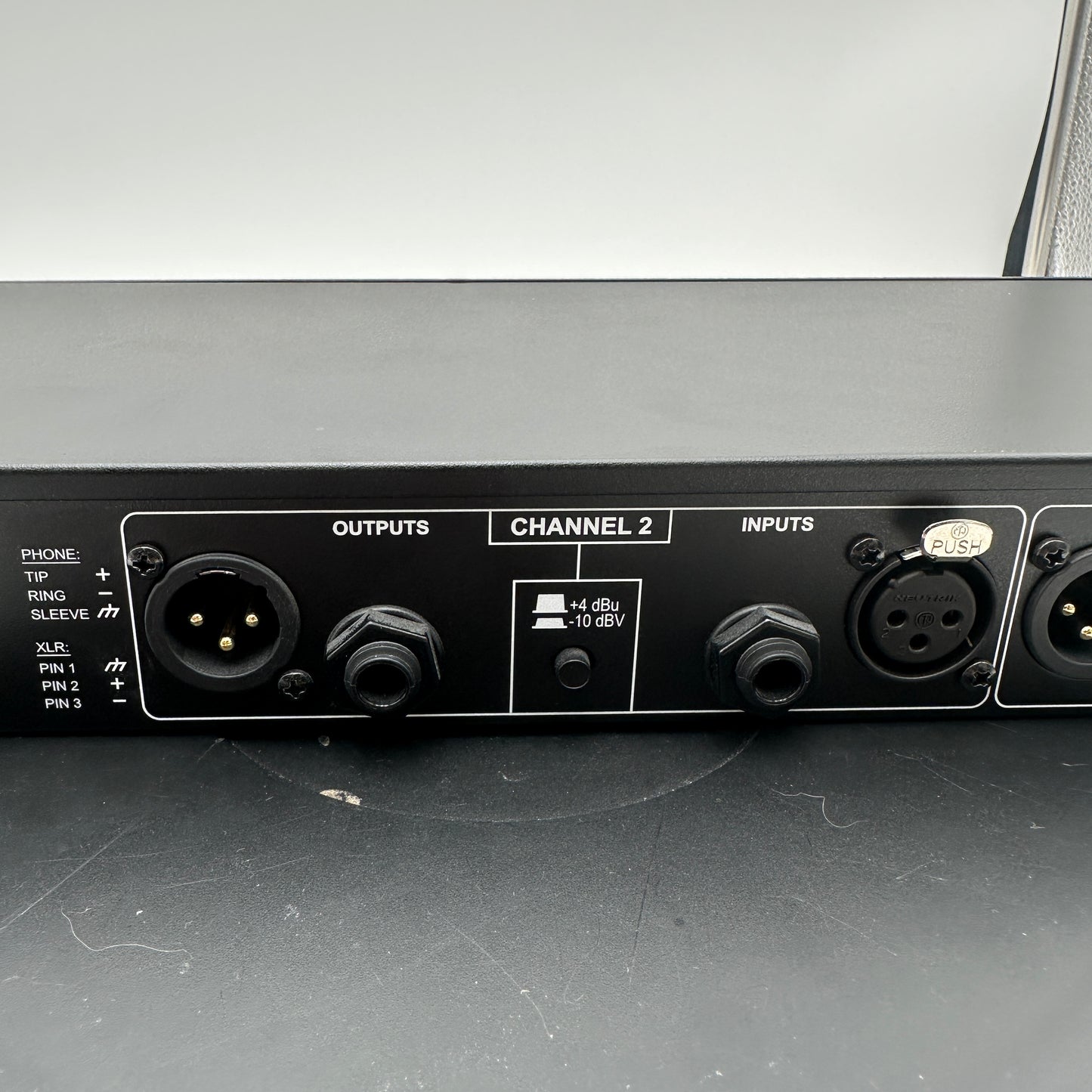 DBX DBX224V Advanced Feedback Suppression READ