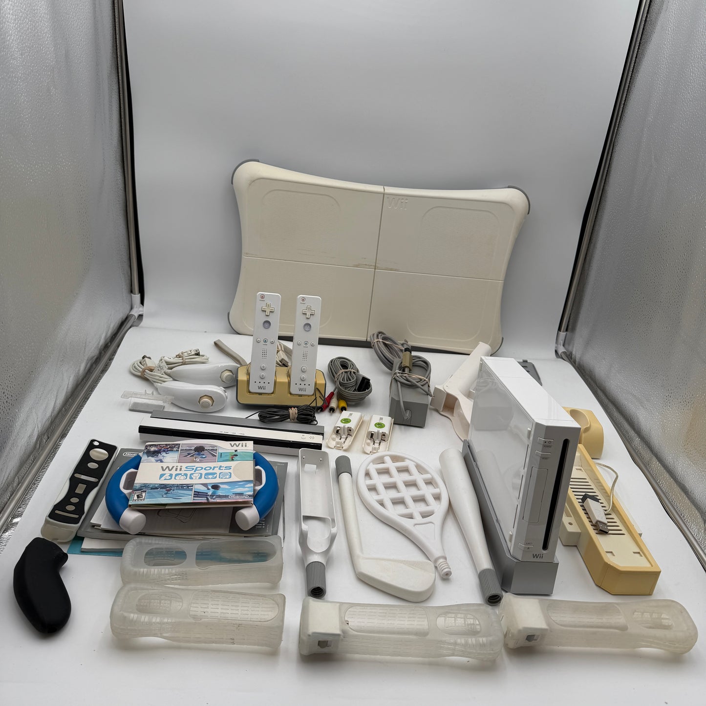 Nintendo Wii RVL-001 with Extras READ