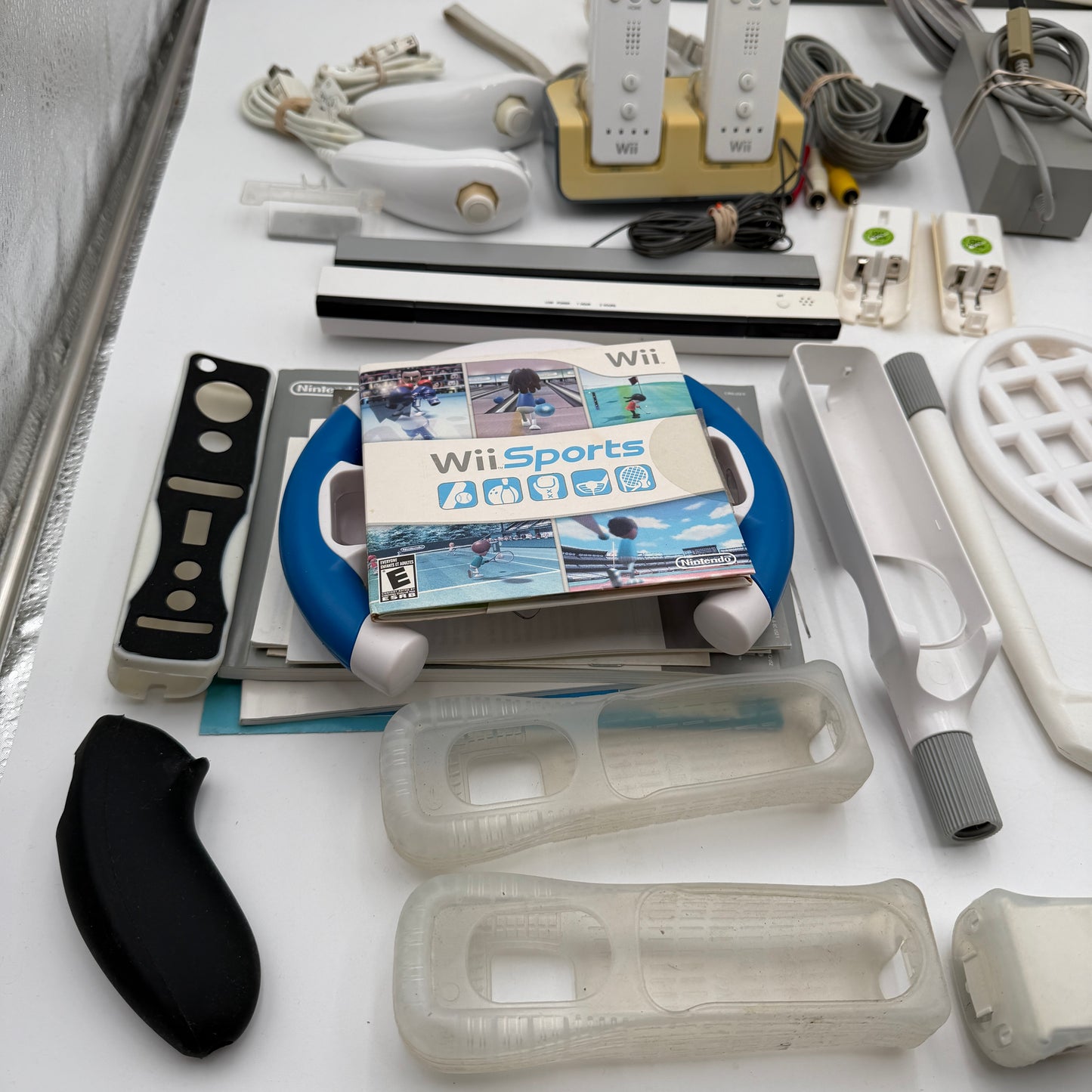 Nintendo Wii RVL-001 with Extras READ