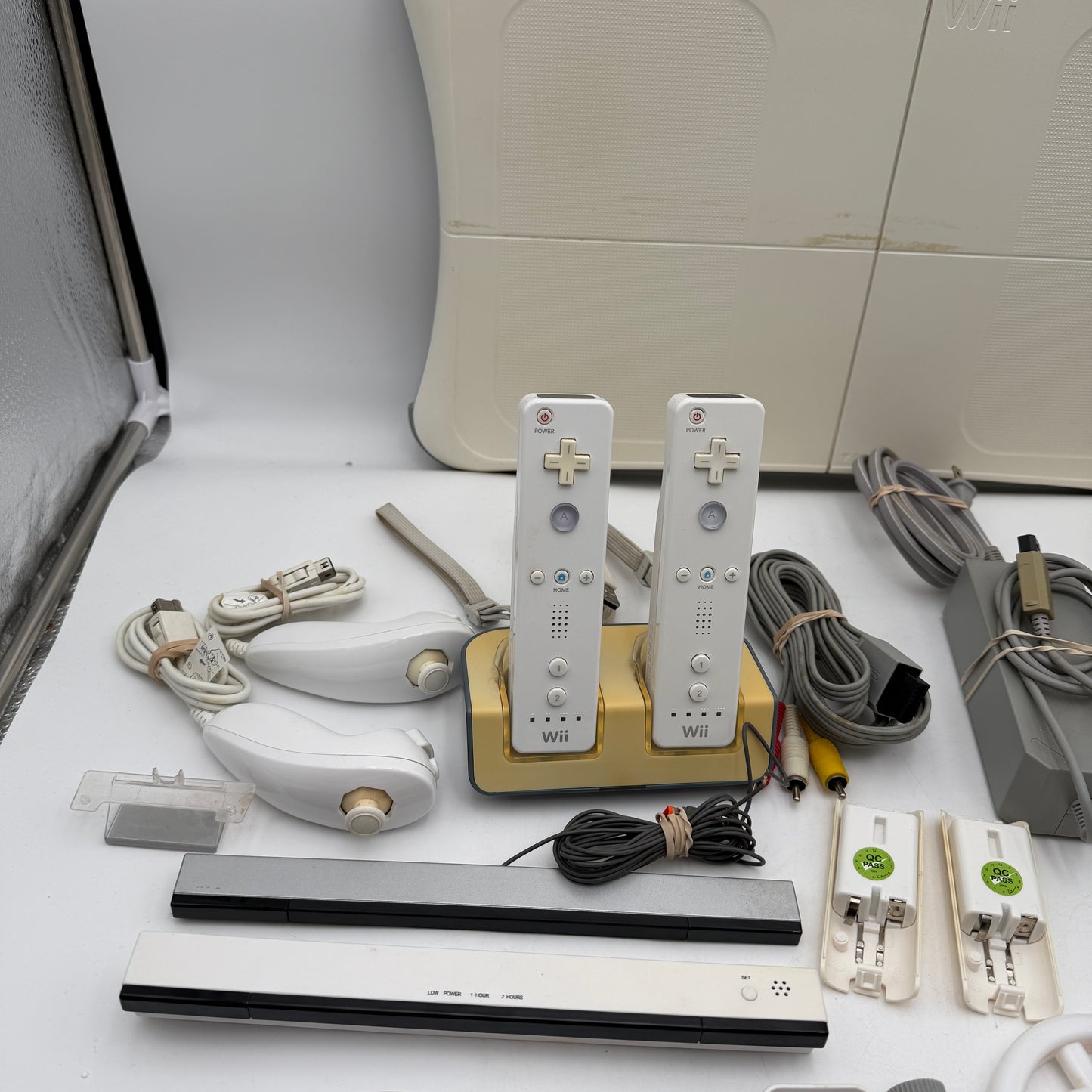 Nintendo Wii RVL-001 with Extras READ