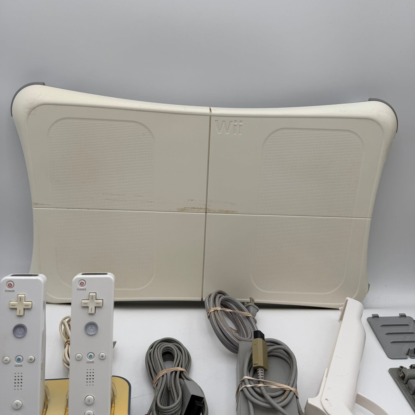 Nintendo Wii RVL-001 with Extras READ