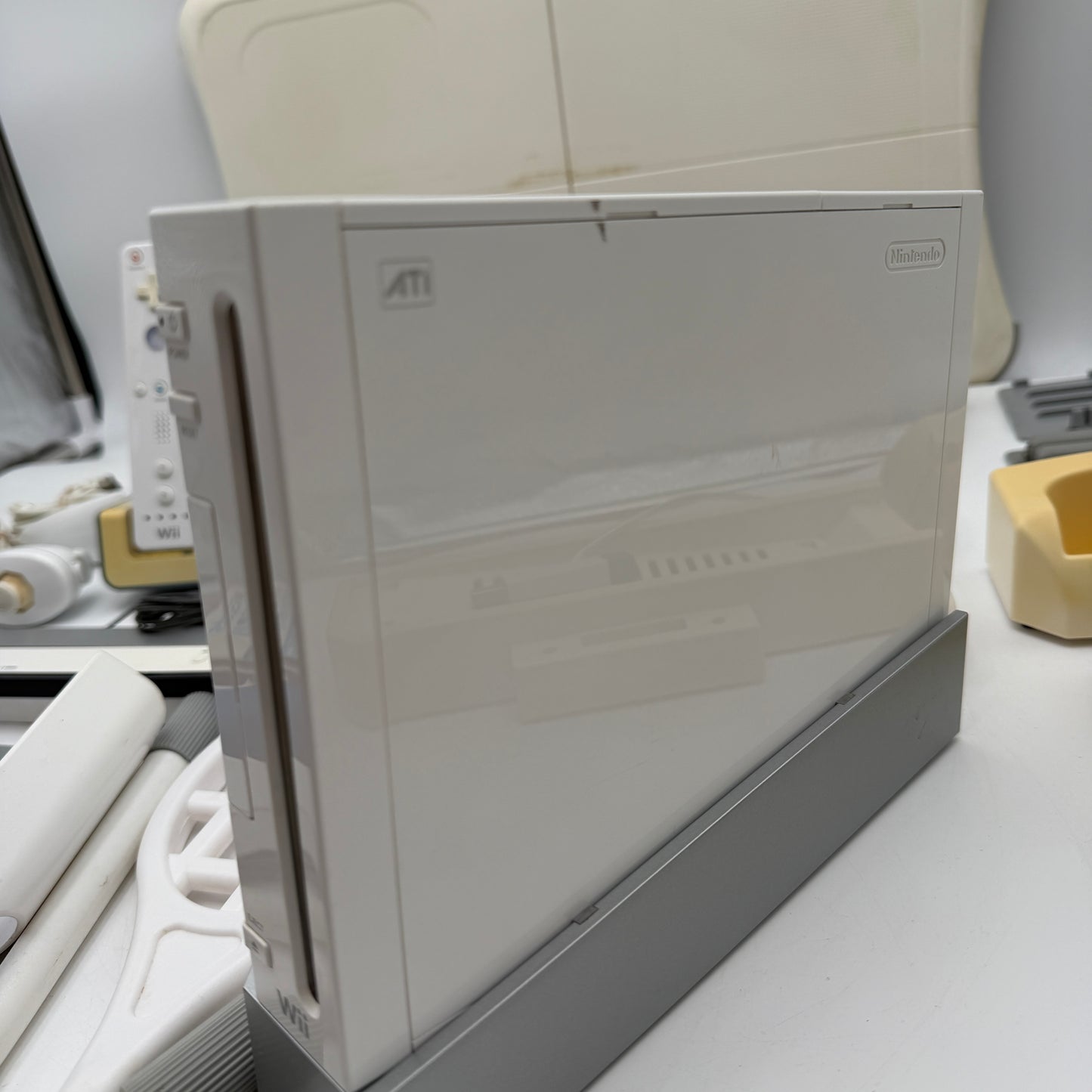 Nintendo Wii RVL-001 with Extras READ