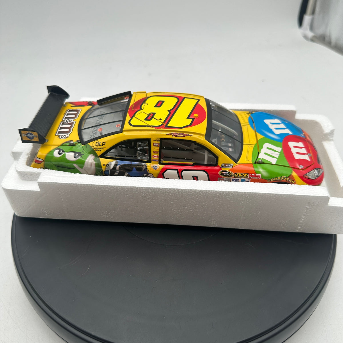 Action Racing 2009 Kyle Busch #18 M&M's Toyota Camry 1:24 Action Platinum Series Diecast