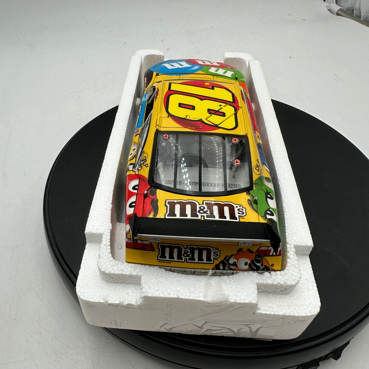 Action Racing 2009 Kyle Busch #18 M&M's Toyota Camry 1:24 Action Platinum Series Diecast
