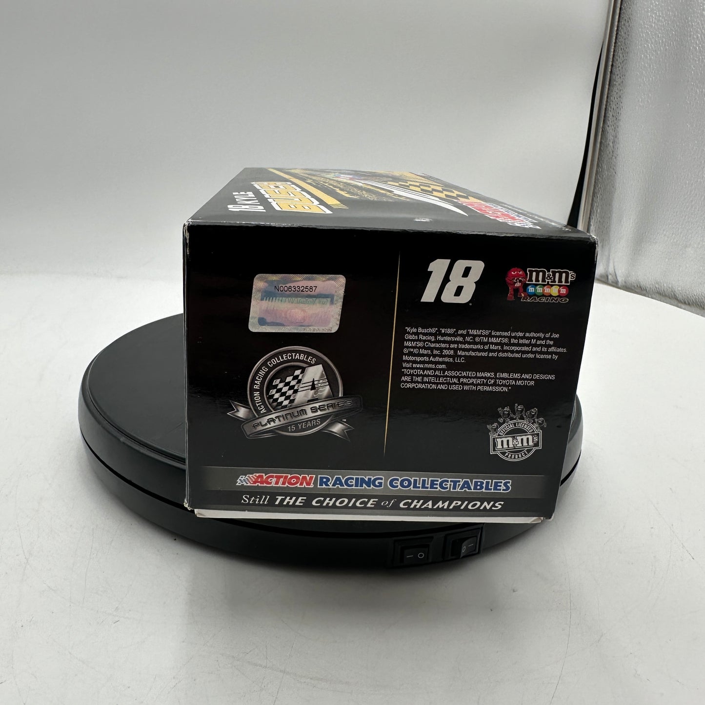 Action Racing 2009 Kyle Busch #18 M&M's Toyota Camry 1:24 Action Platinum Series Diecast