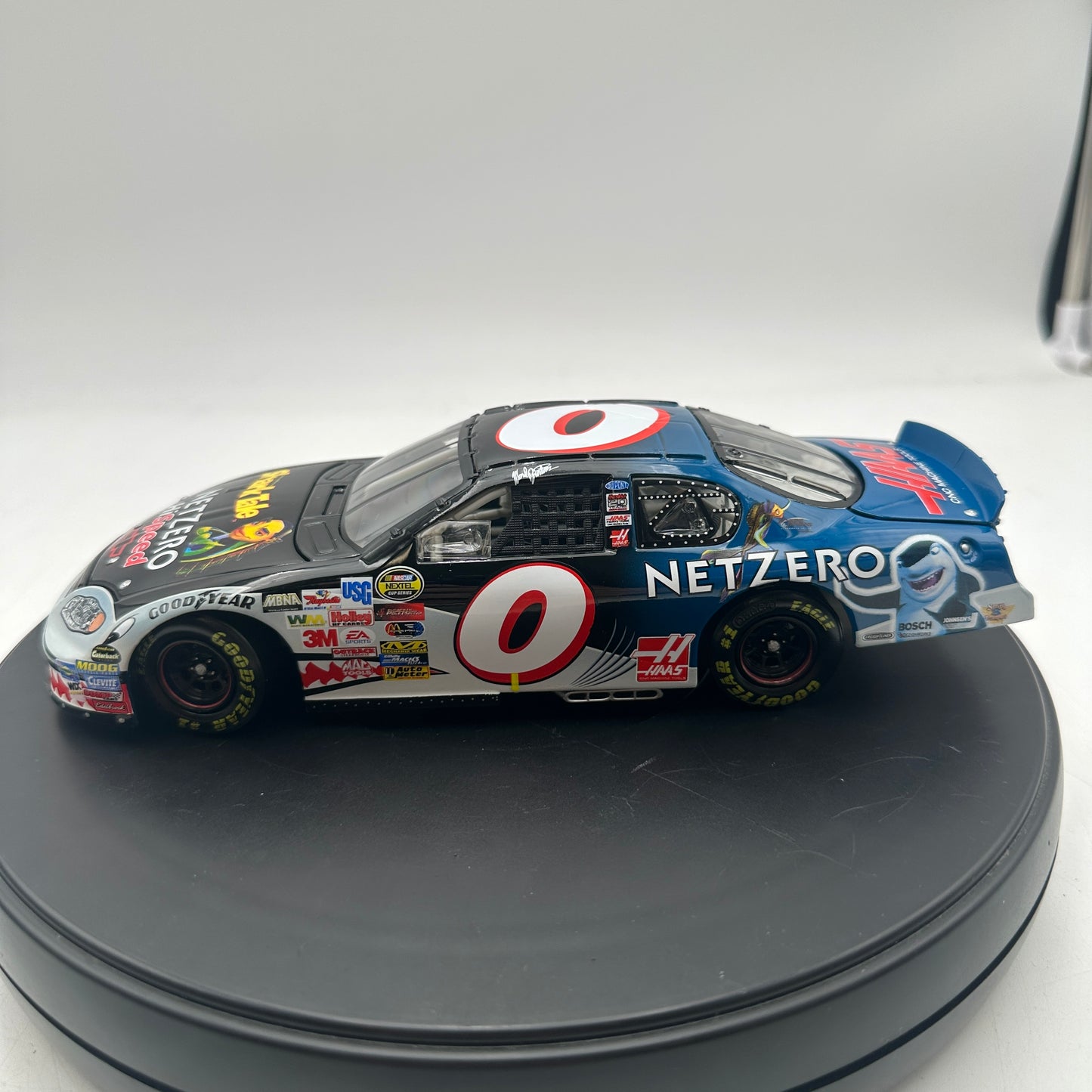 Action Racing NASCAR #0 Ward Burton NetZero Shark Tale 2004 Monte Carlo 1:24 Diecast