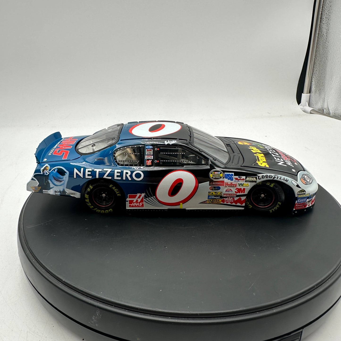 Action Racing NASCAR #0 Ward Burton NetZero Shark Tale 2004 Monte Carlo 1:24 Diecast