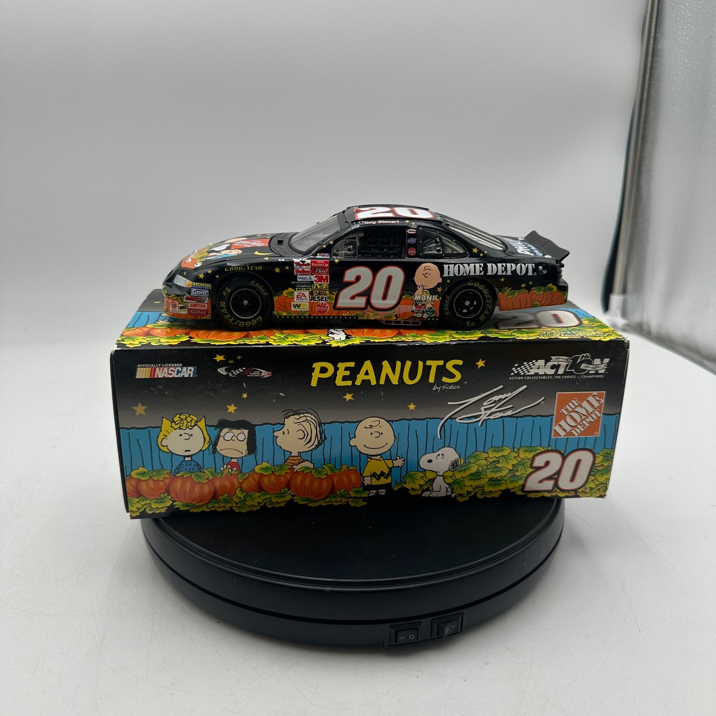 Action Racing 2002 Tony Stewart #20 Home Depot Peanuts Great Pumpkin 1:24 Diecast