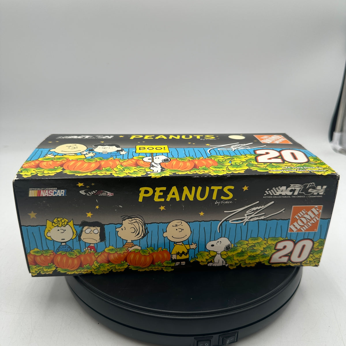 Action Racing 2002 Tony Stewart #20 Home Depot Peanuts Great Pumpkin 1:24 Diecast