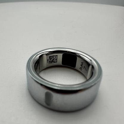 Oura Ring 4 Smart Ring Size 7 Silver with Charger and Base