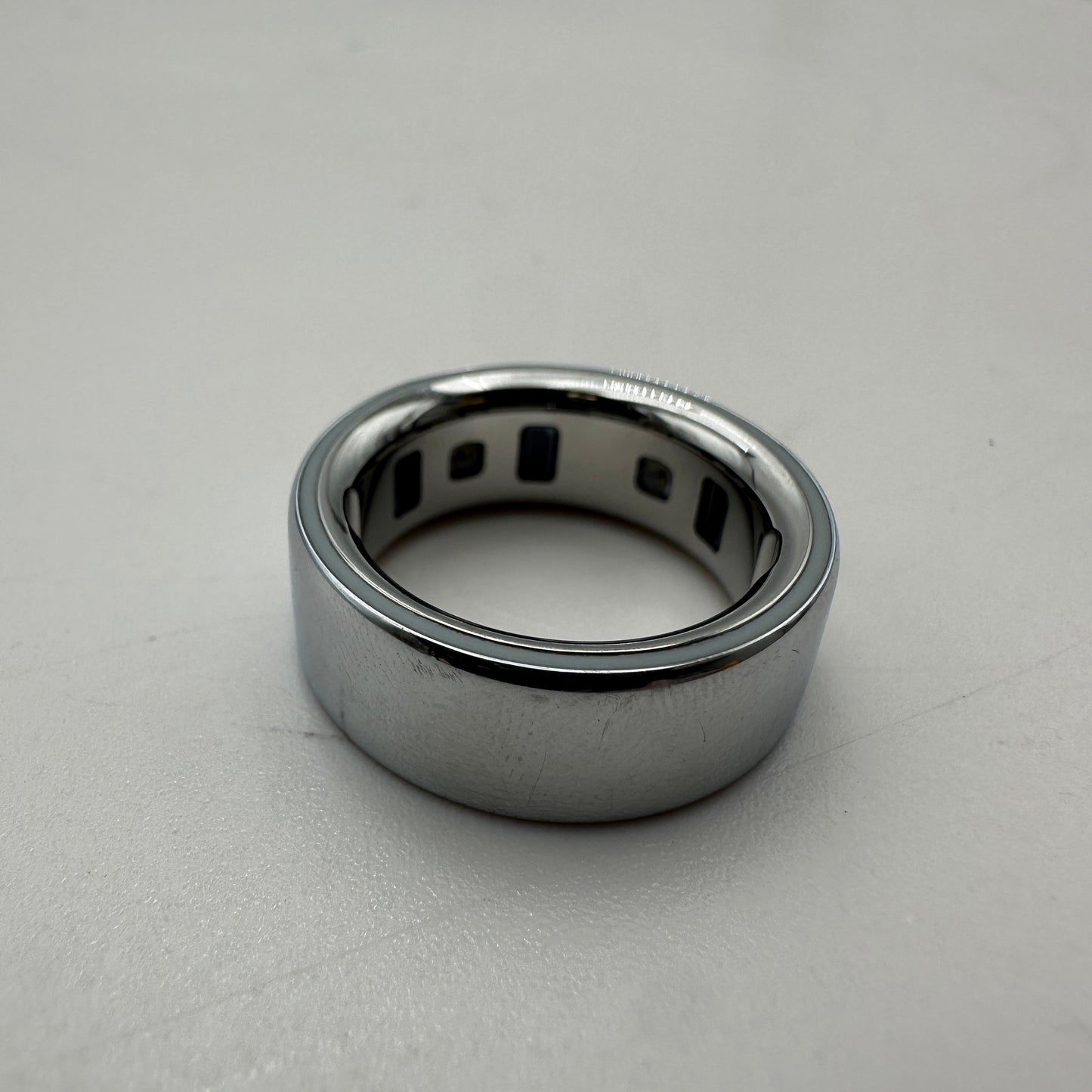 Oura Ring 4 Smart Ring Size 7 Silver with Charger and Base