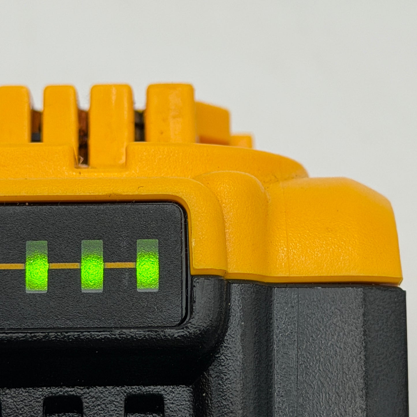 DeWalt DCB205 20V MAX XR 20 Volt Li-ion 5.0Ah Battery