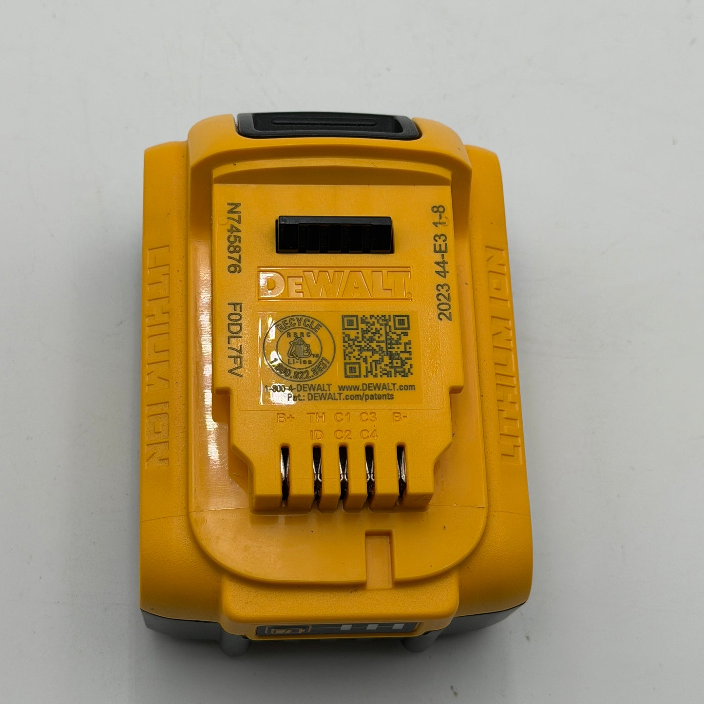 DEWALT DCB205 20V 5.0Ah Battery Lithium READ