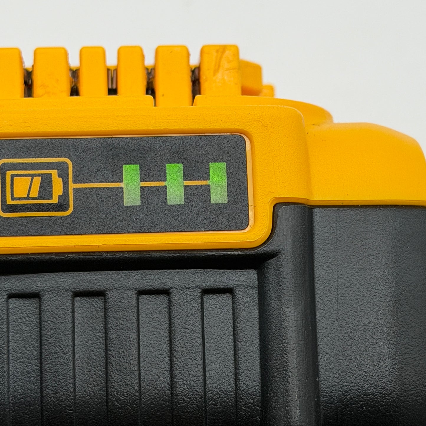 DEWALT DCB205 20V 5.0Ah Battery Lithium READ