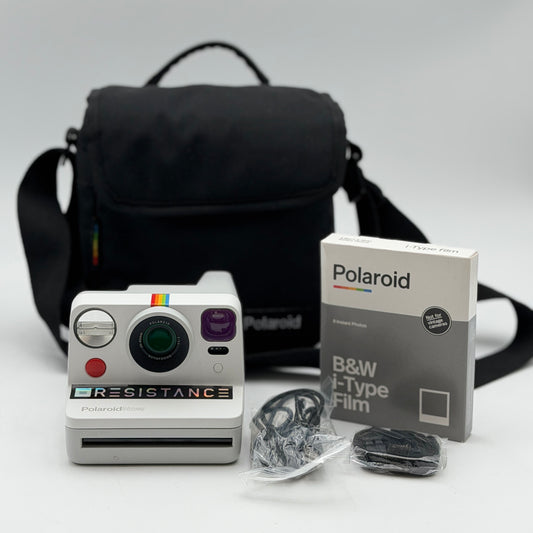 Polaroid Now Vintage Camera White with Carrying Bag (White)