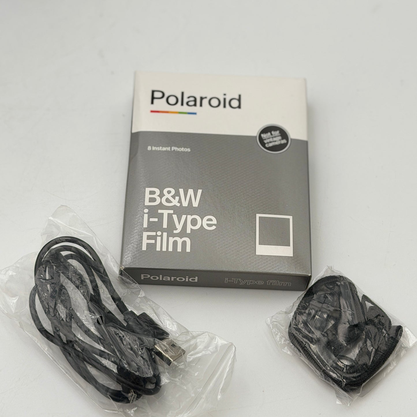 Polaroid Now Vintage Camera White with Carrying Bag (White)