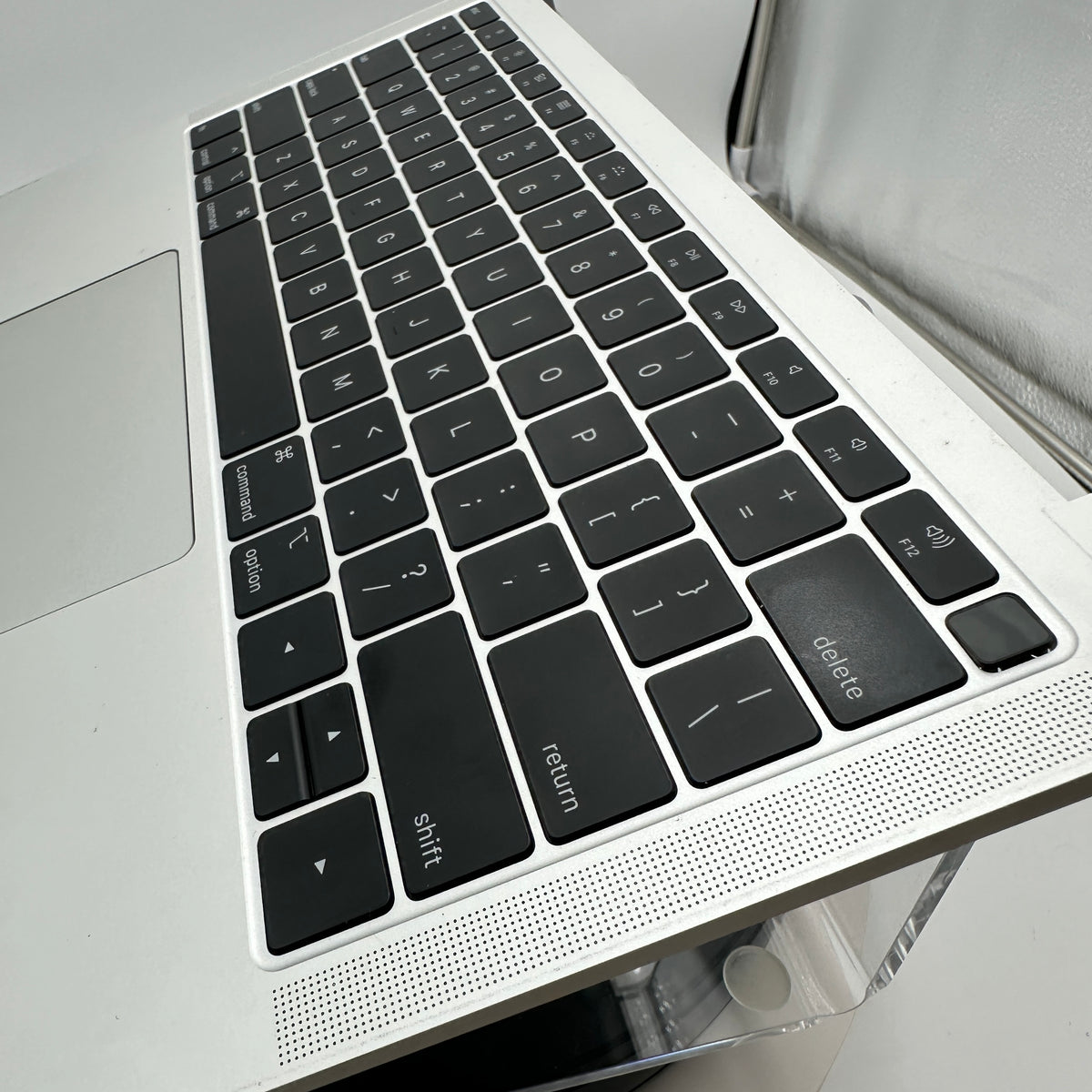 Apple MacBook Air 13" A1932 Keyboard and Trackpad READ