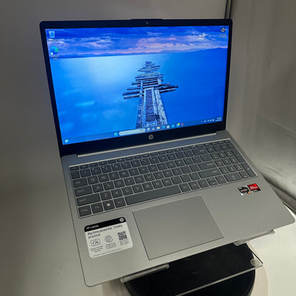 HP 15-FC0025DX 15-inch Laptop AMD Ryzen 5 8GB 500GB