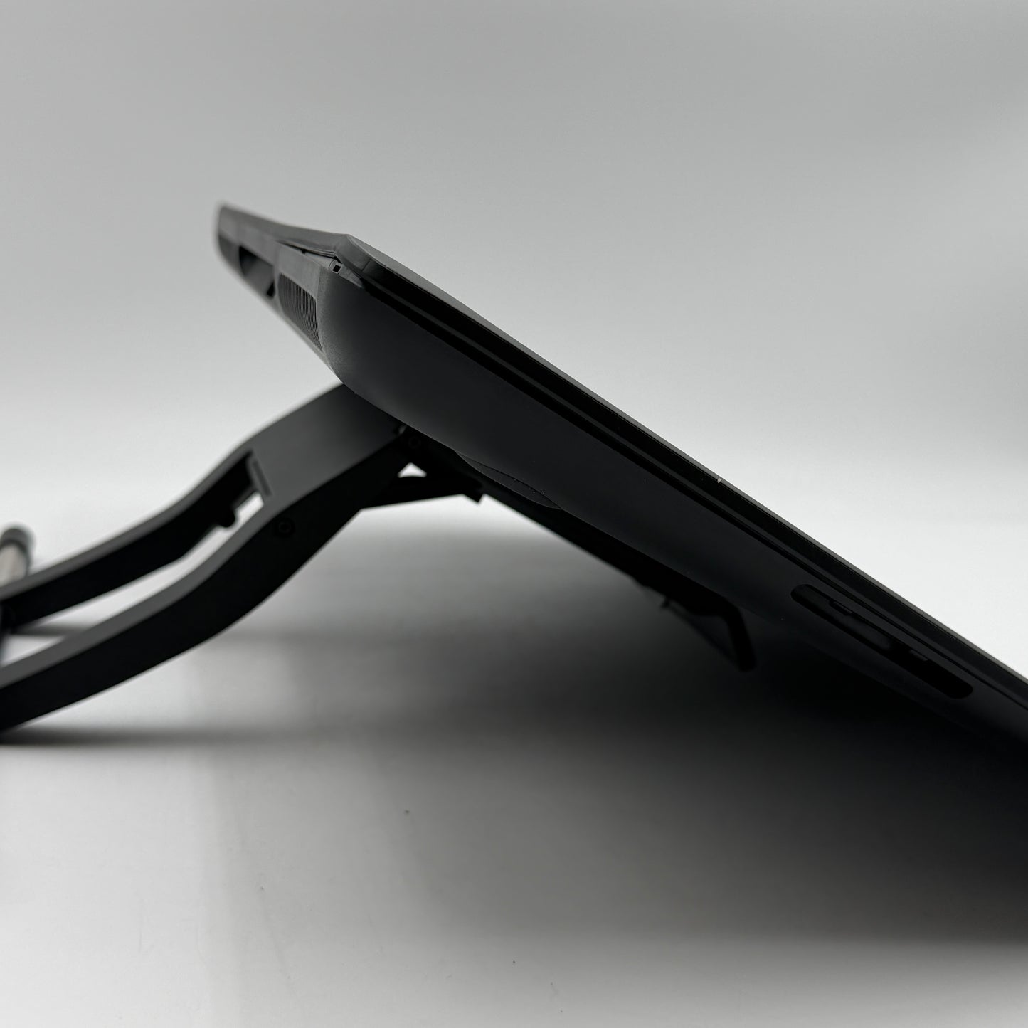 Wacom Cintiq 16 DTK-1660 Graphic Tablet READ