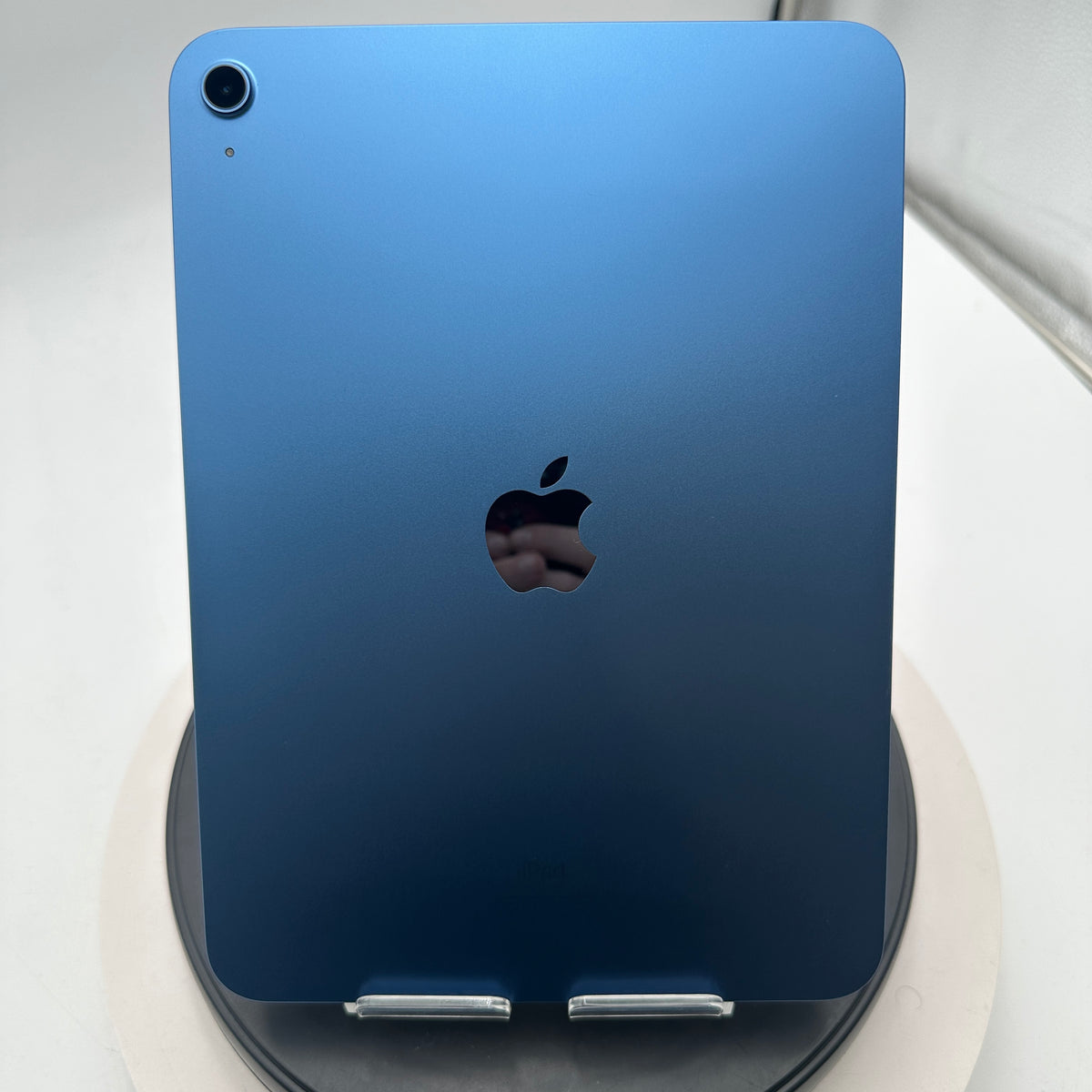 Apple iPad 10th Gen A2696 (2022) 64GB Wi-Fi Only Tablet MINTY