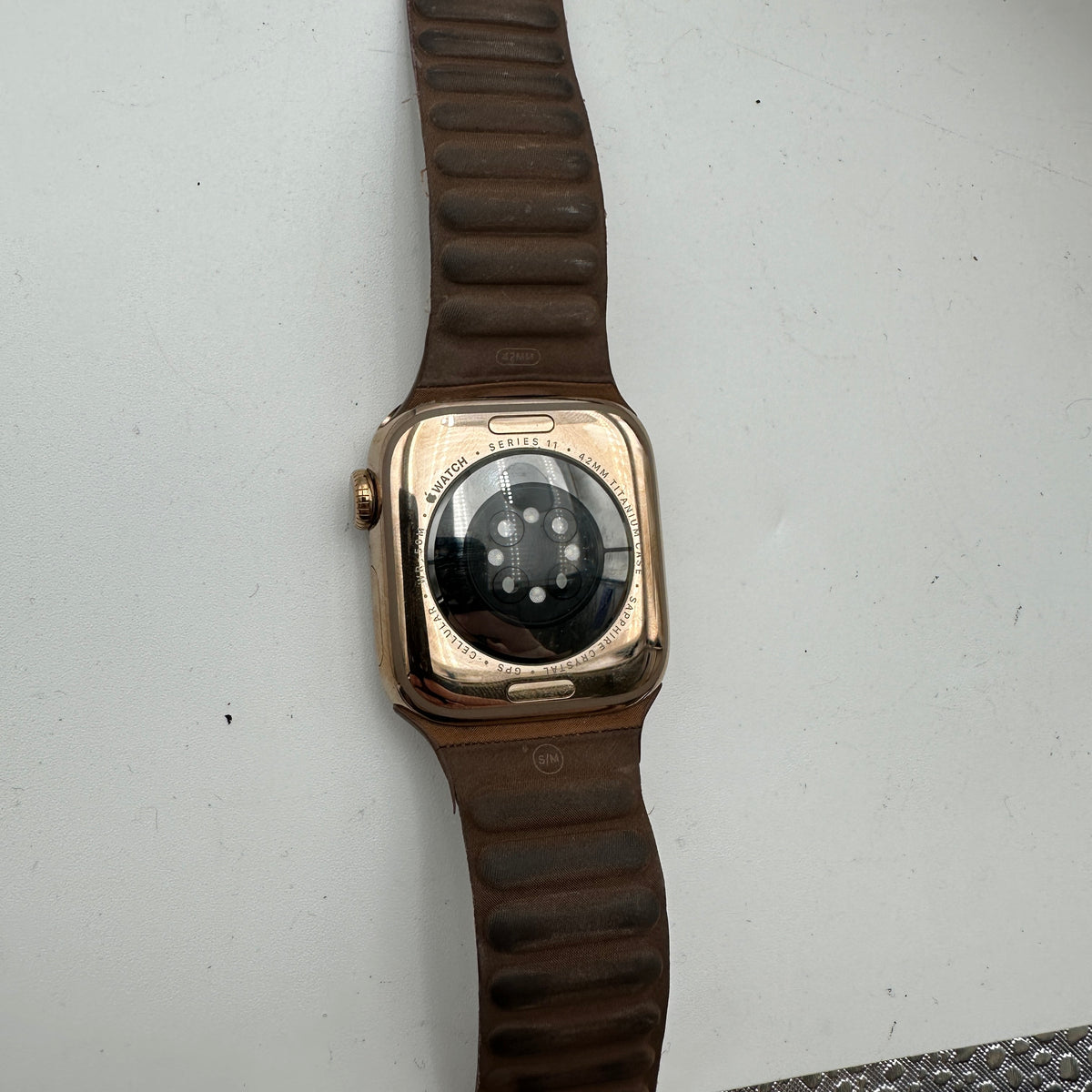Apple Watch Series 11 42mm Cellular Gold Titanium MINTY