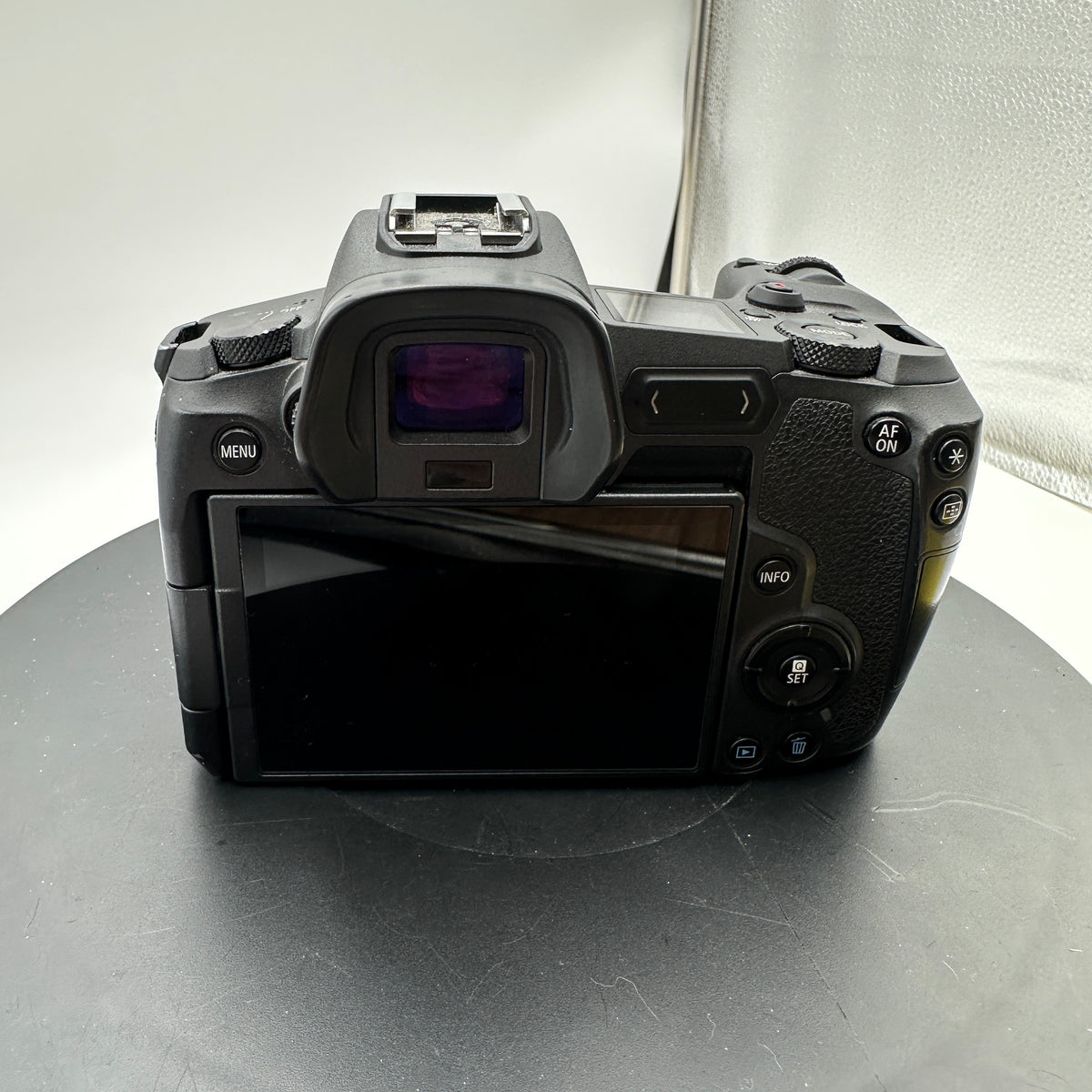 Canon EOS R Digital Camera READ