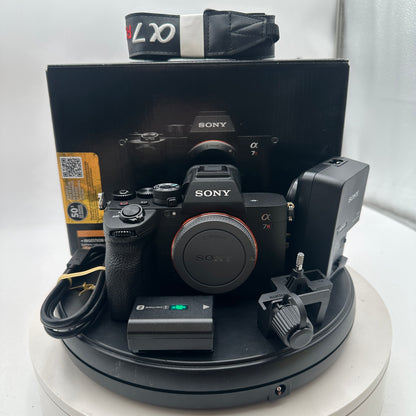 Sony A7R V Digital Camera READ MINTY